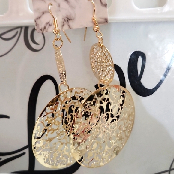 NWT Exclusively Fancy gold large Mandala Earrings - Picture 4 of 4